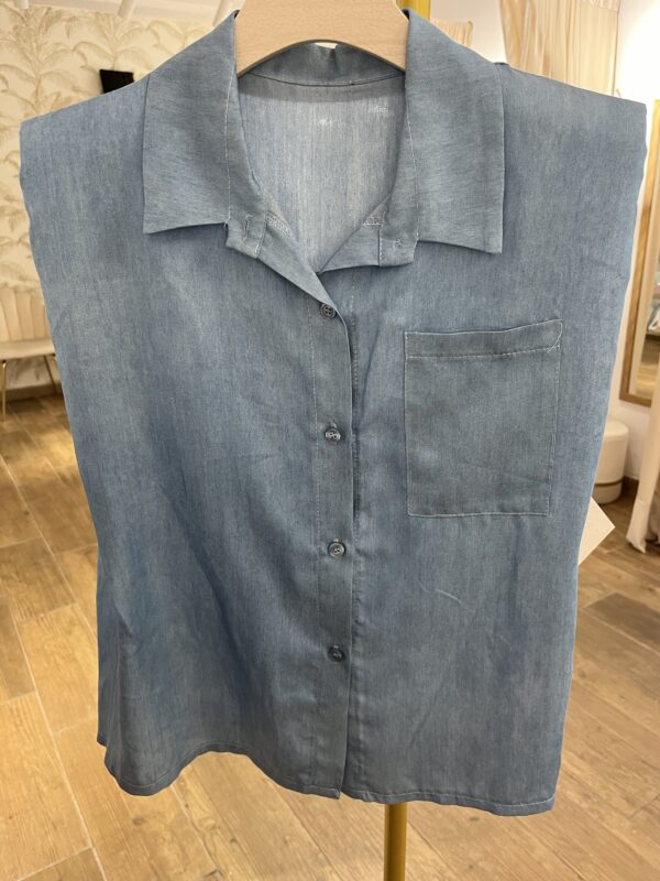 Camisa vaquera con hombrera - Imagen 2