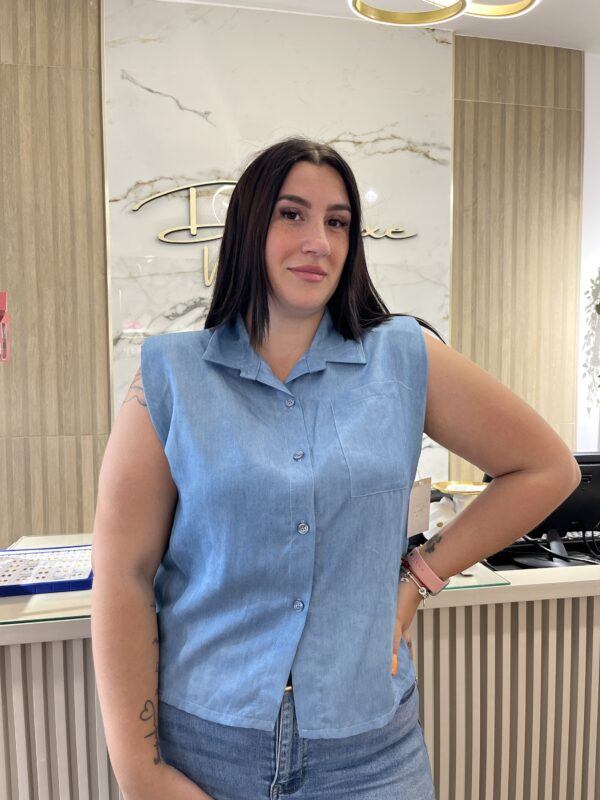 Camisa vaquera con hombrera