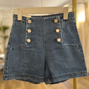 Pantalón corto vaquero abotonado