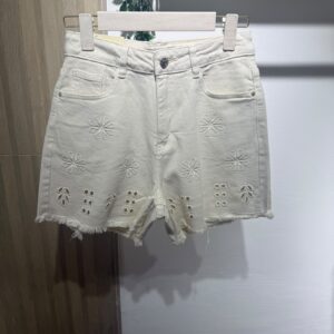 Short beig perforado