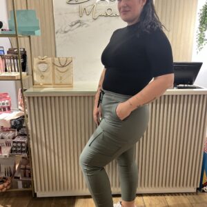 Pantalón cargo elástico